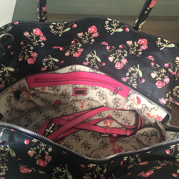 **SOLD**Authentic Guess Purse with matching wallet - Picture 3 of 5